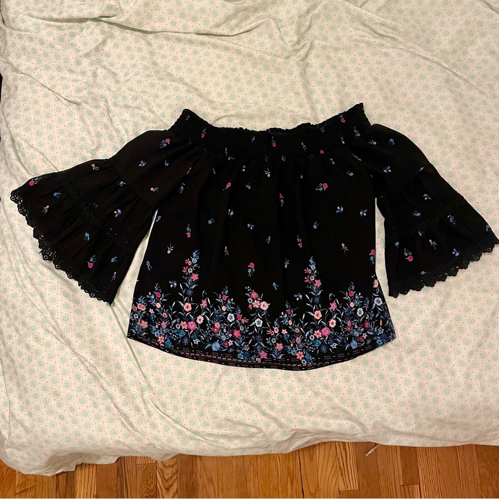 Xhilaration Off the Shoulder Top Black Floral Size XS Flare Sleeve Peasant EUC